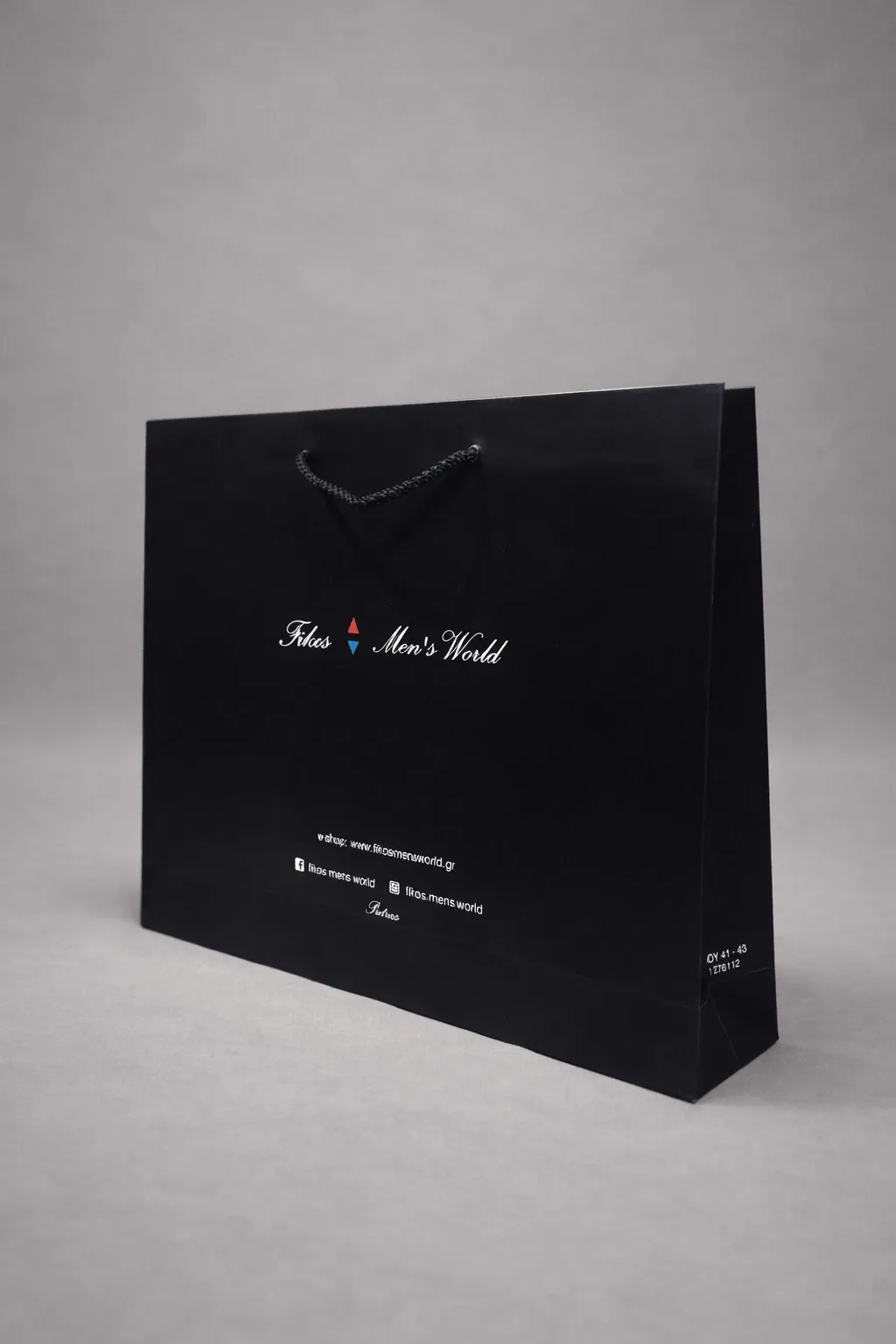 Χάρτινη σακούλα με εκτύπωση λογοτύπου — Fikos Black | Laderos Bags